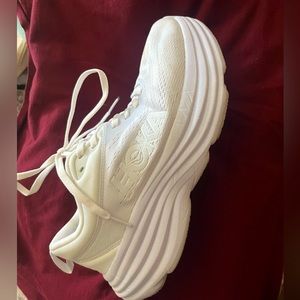 Hoka  Bondi 8